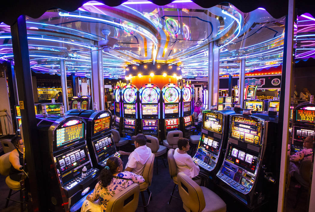 Online Casinos: A World of Gambling At Your Fingertips
